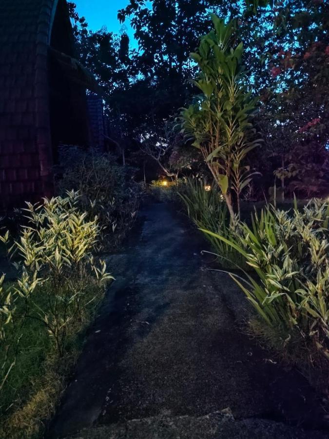 Bougainvillea Bungalow Batumadeg Екстер'єр фото