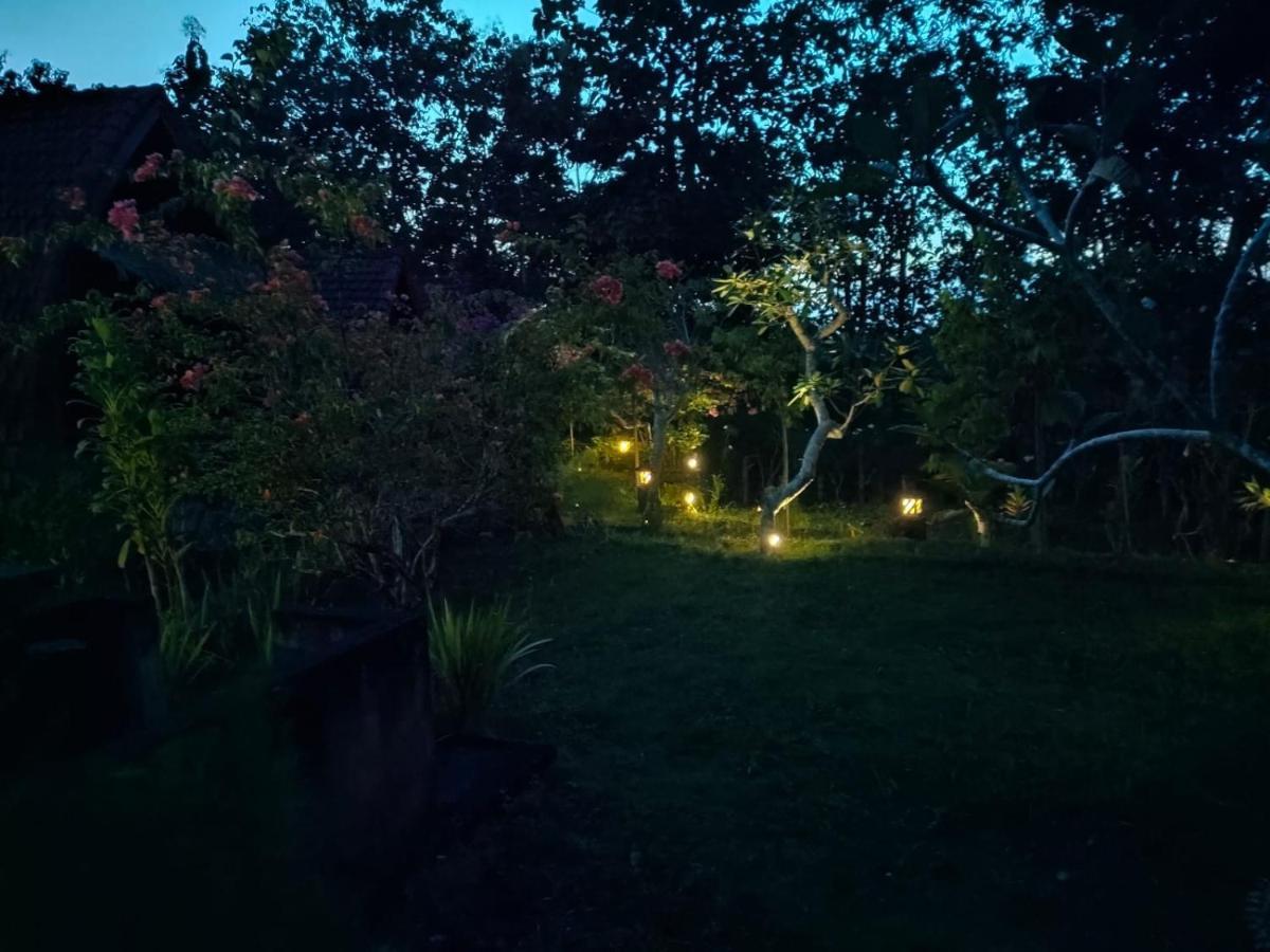 Bougainvillea Bungalow Batumadeg Екстер'єр фото